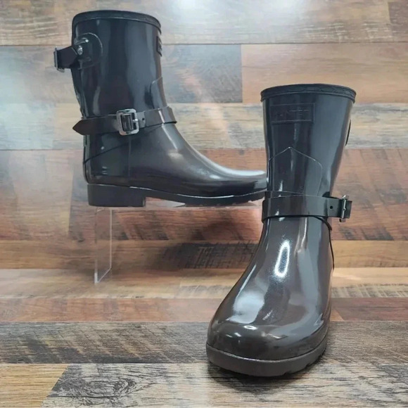 Hunter Shoes - Hunter Women's Classic Gloss Brown Rubber Rain Boots Size 6